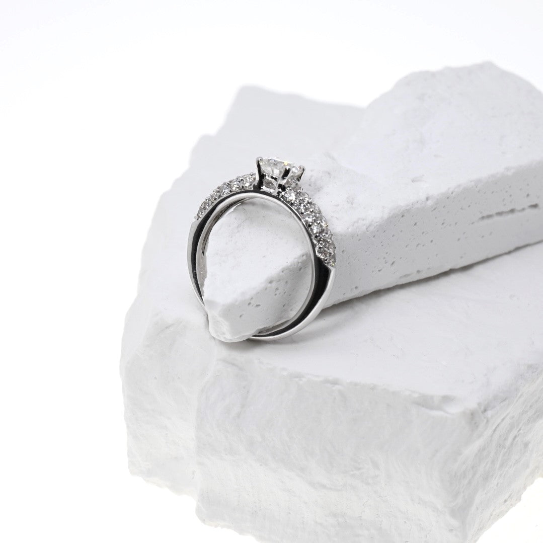 "CLARA" - Diamond Ring