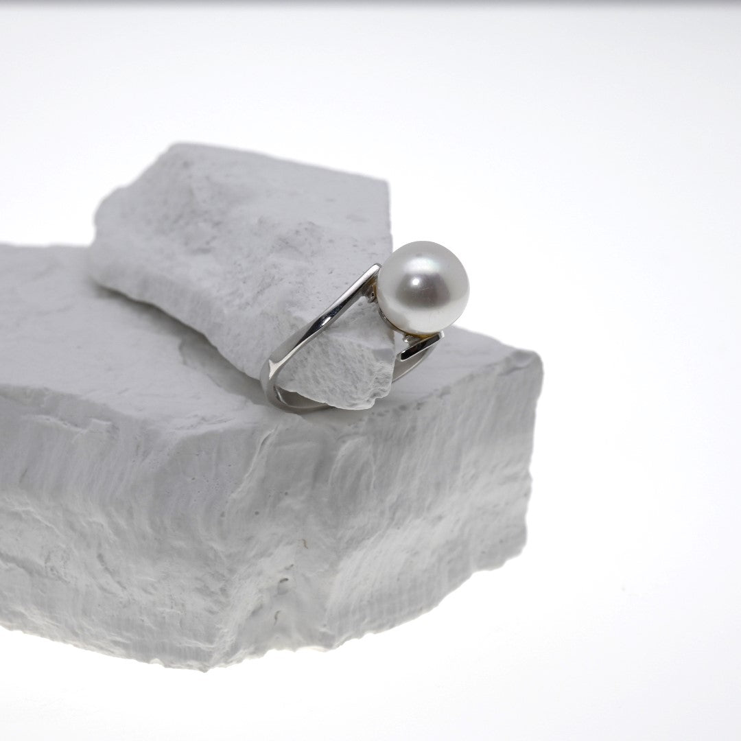 "GIGI" - White Pearl Ring