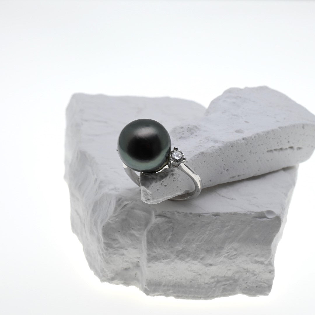 "CARRIE" - Tahitian Black Pearl Ring with Diamonds
